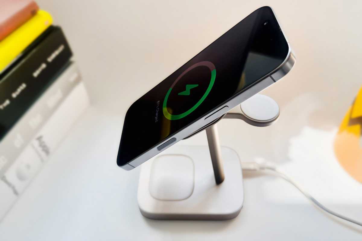 Mophie 4 in 1 Wireless Charge Stand tilt back