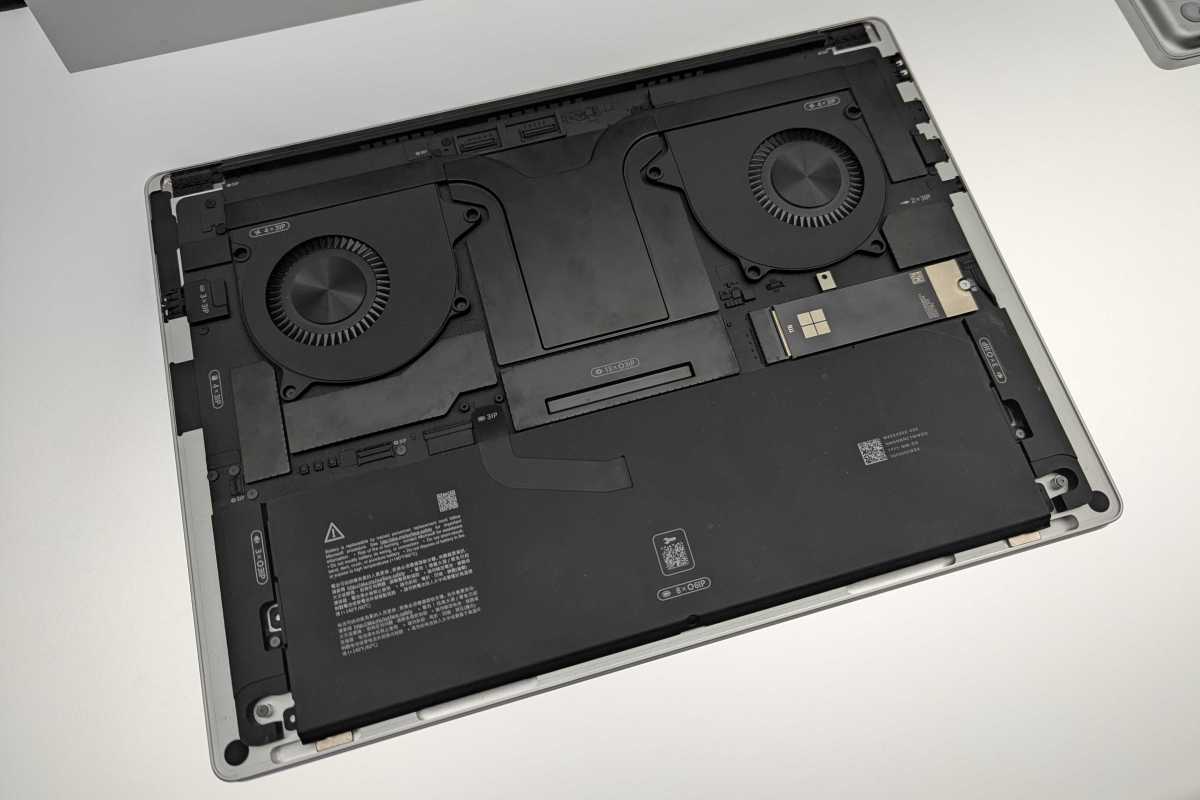 Surface Laptop Ultra - View of internals
