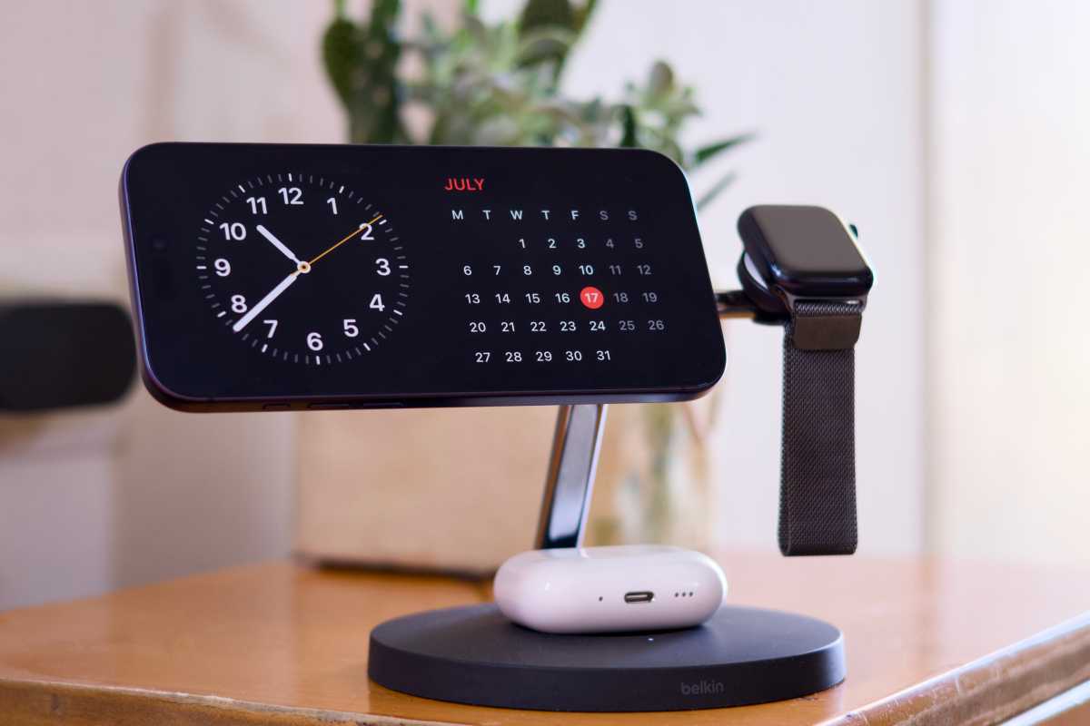 Belkin 3 in 1 Charging Station with iPhone StandBy mode