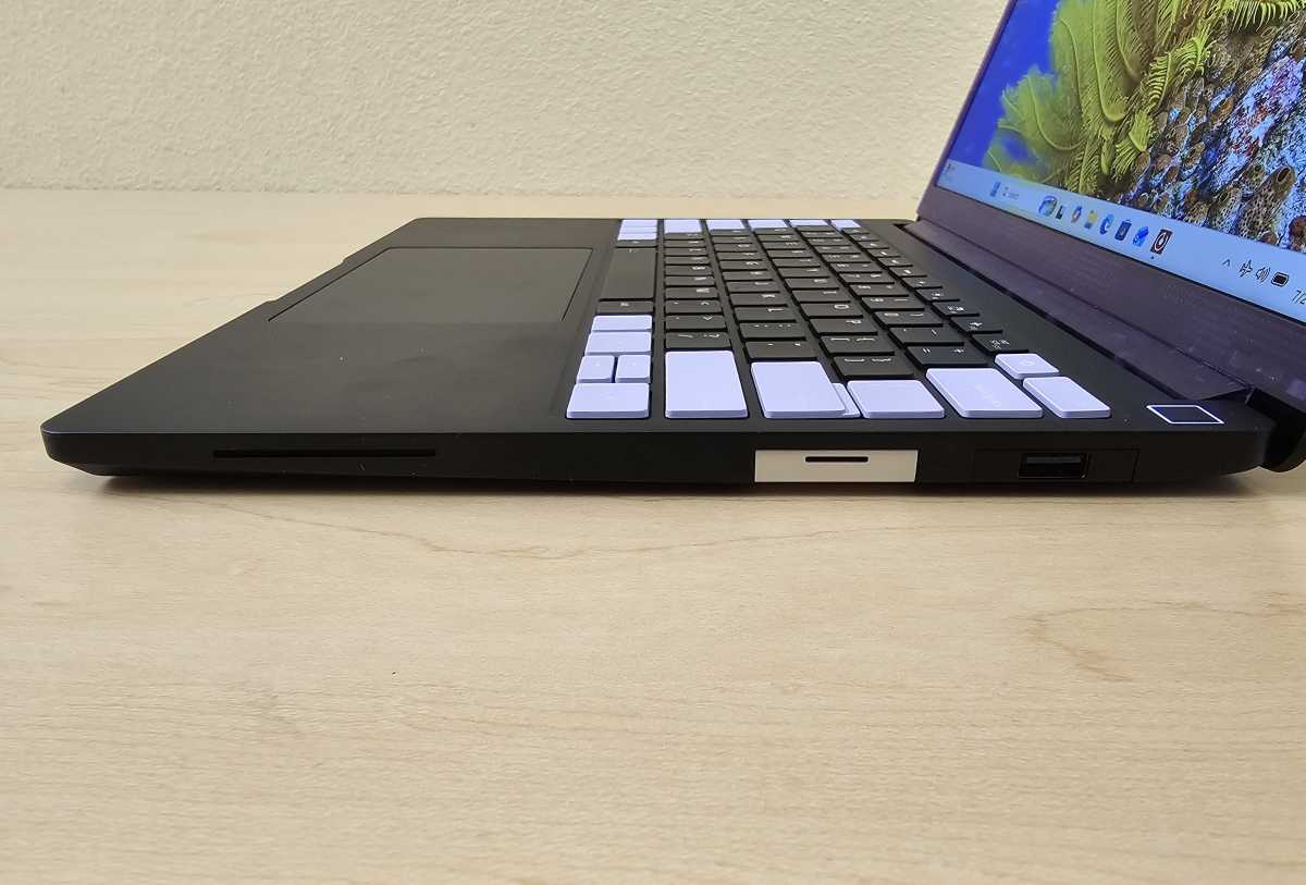 Framework Laptop 13 Pro right side