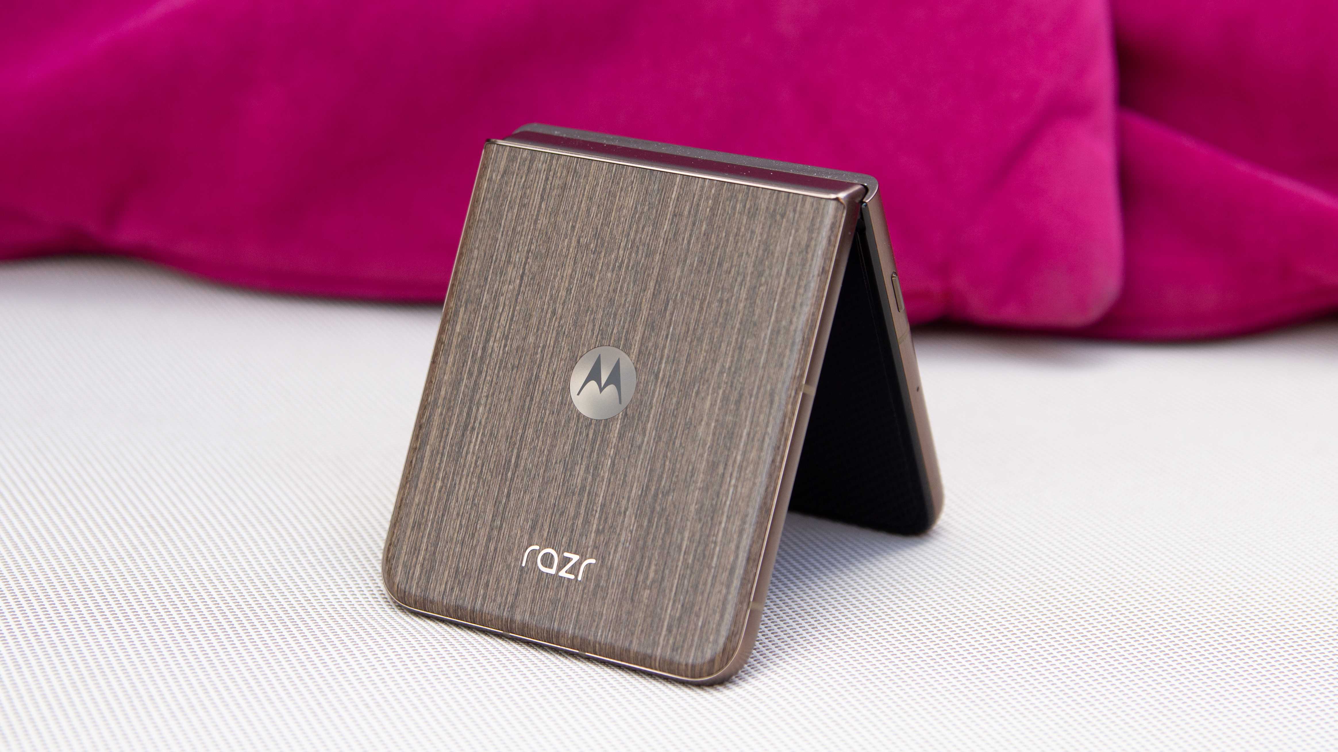 Motorola Razr 70 Ultra - Best Flip Phone Design