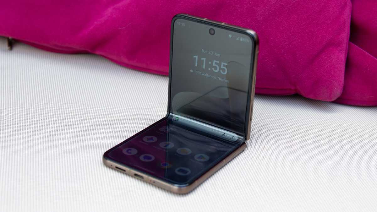 Motorola Razr 70 Ultra open