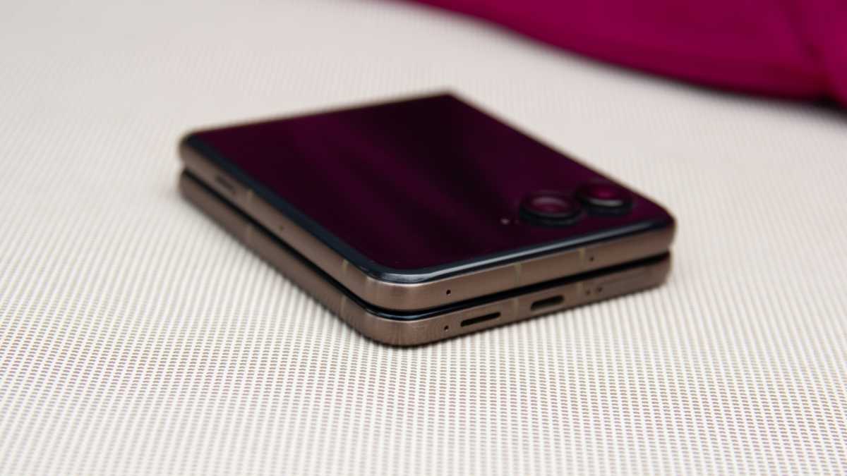 Motorola Razr 70 Ultra closed