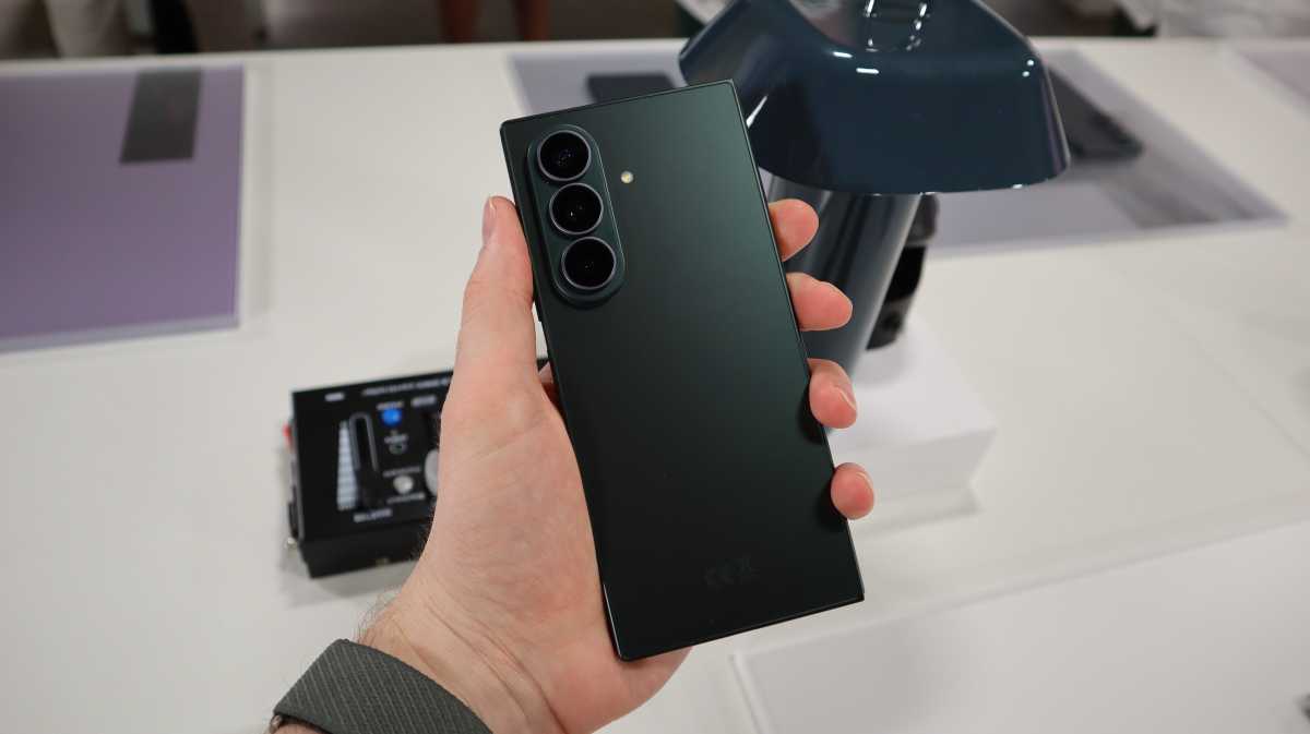 Samsung Galaxy Z Fold 8 Ultra backing