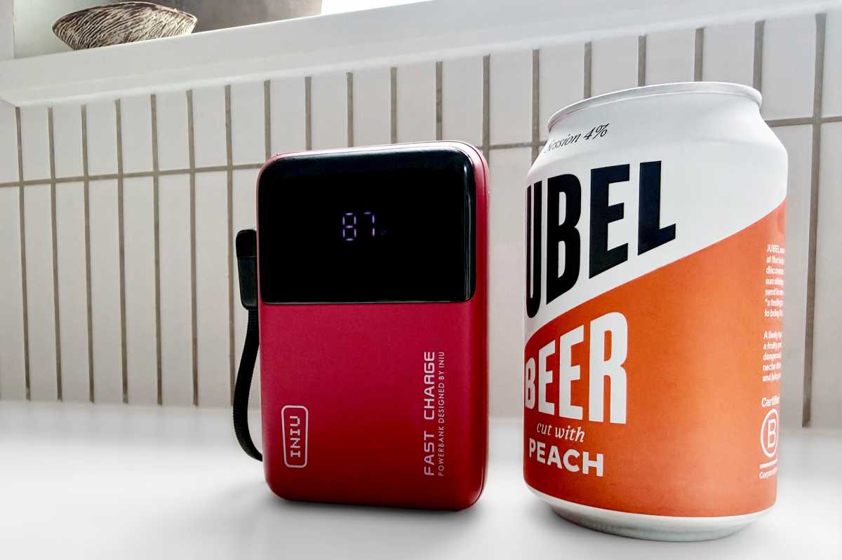 Iniu P63 power bank red vs drinks can