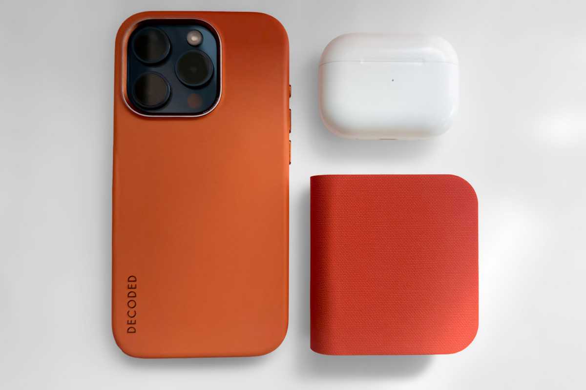 Mophie 3 in 1 Travel Charger closed