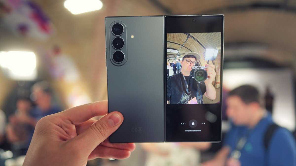 Samsung Galaxy Z Fold 8 Ultra 12