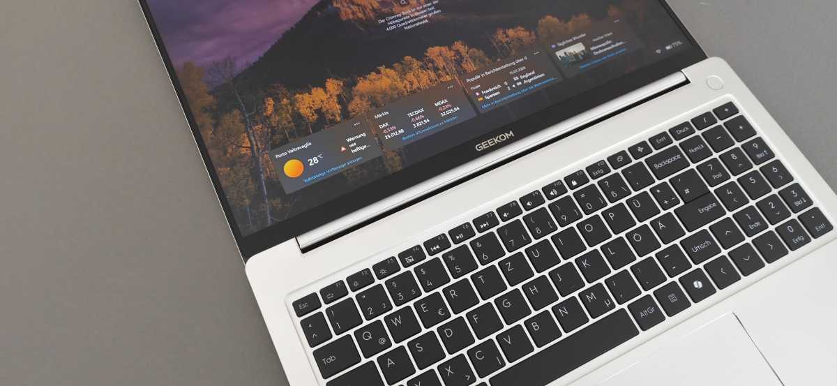 Test Geekom Geekbook M16 flach