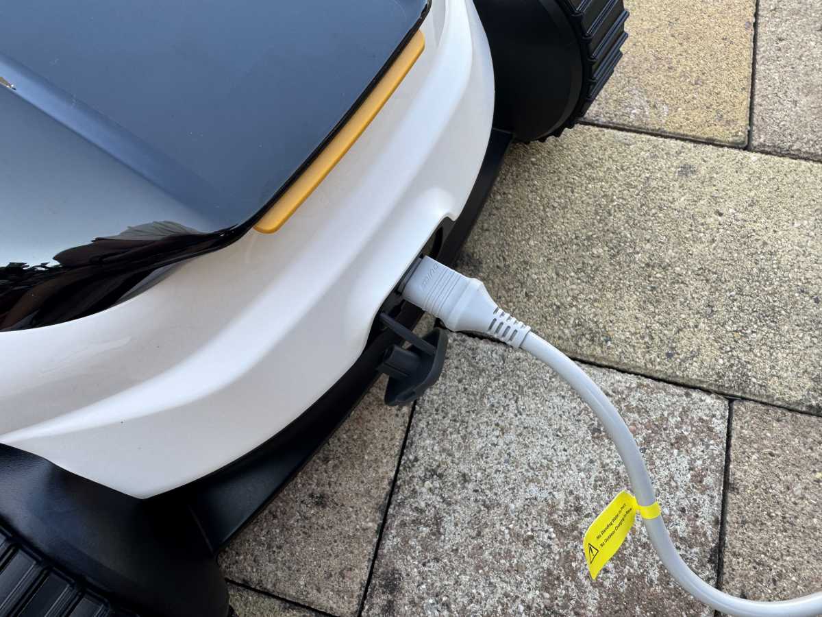 Test Mammotion Spino E1 ladeanschluss