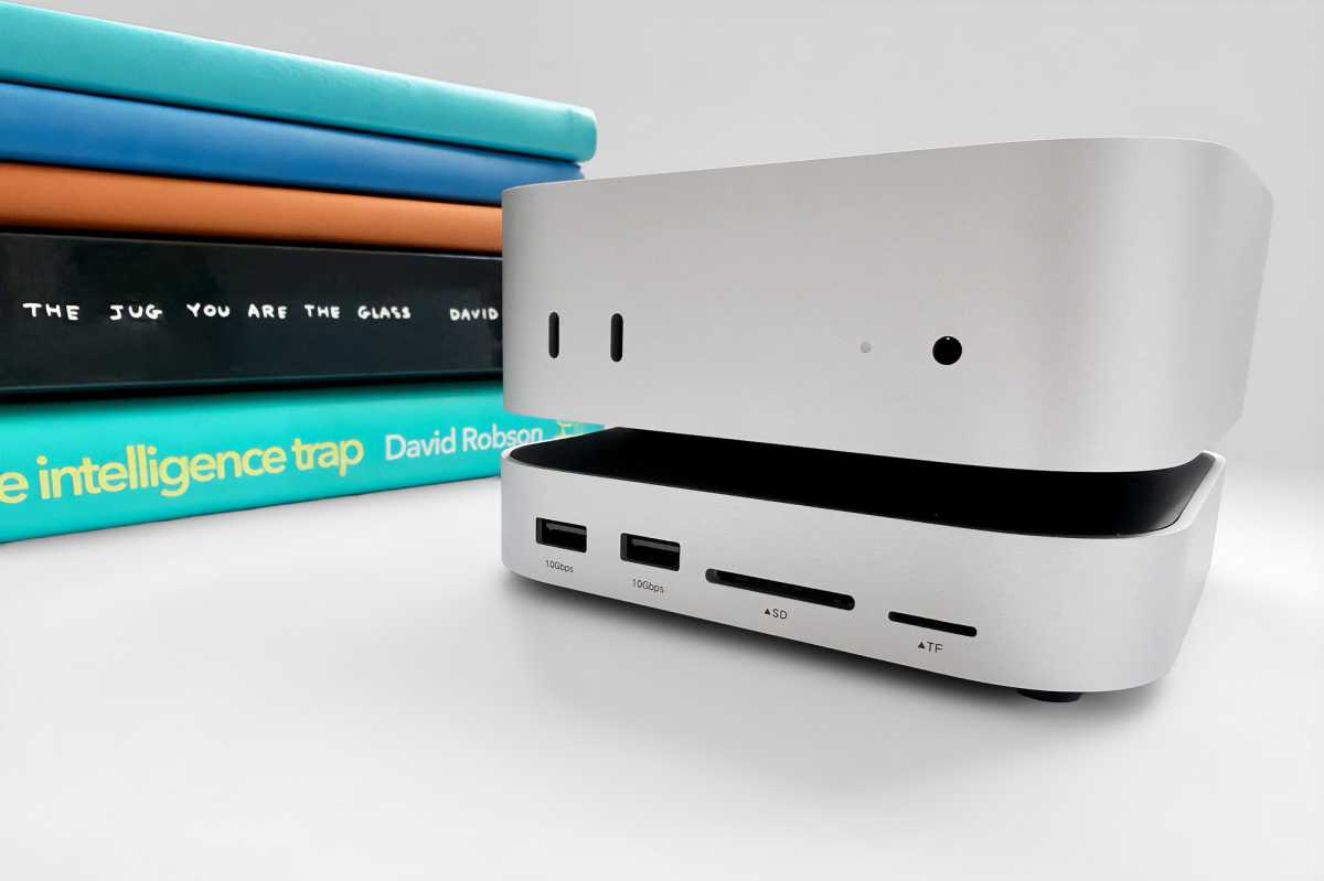 UGREEN Mac mini 11 in 1 Docking Station with SSD Expansion front