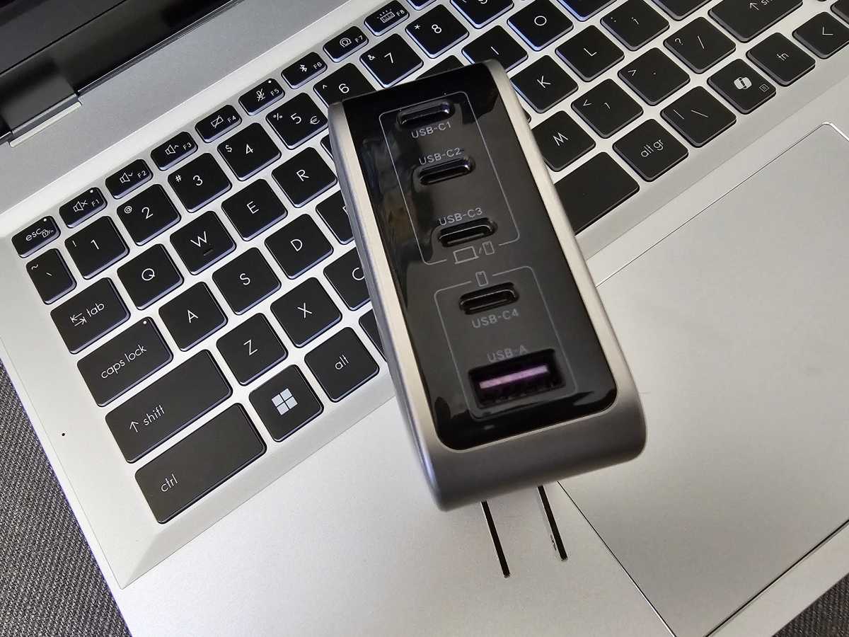 Ugreen USB C GaN travel charger 2