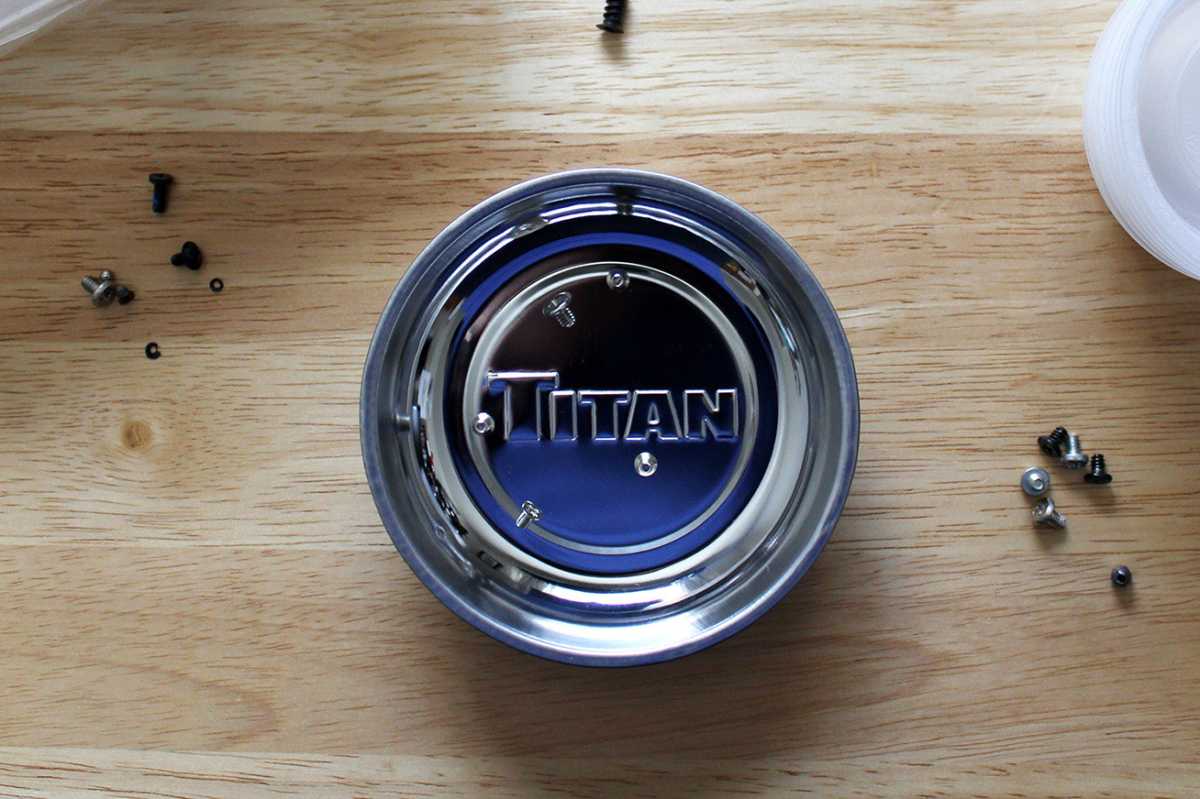 Round magnetic screw tray