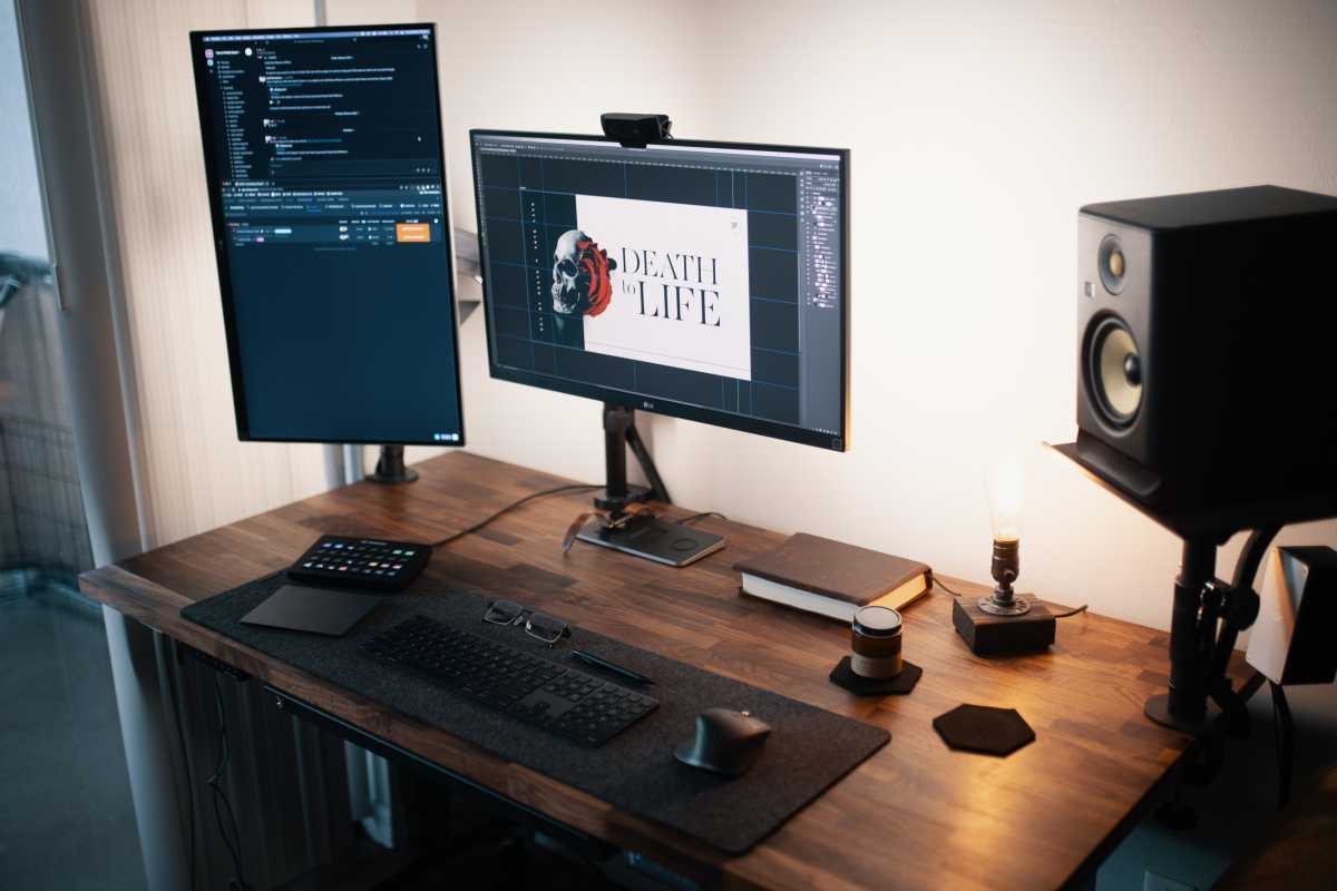 Vertical monitor and monitor arm