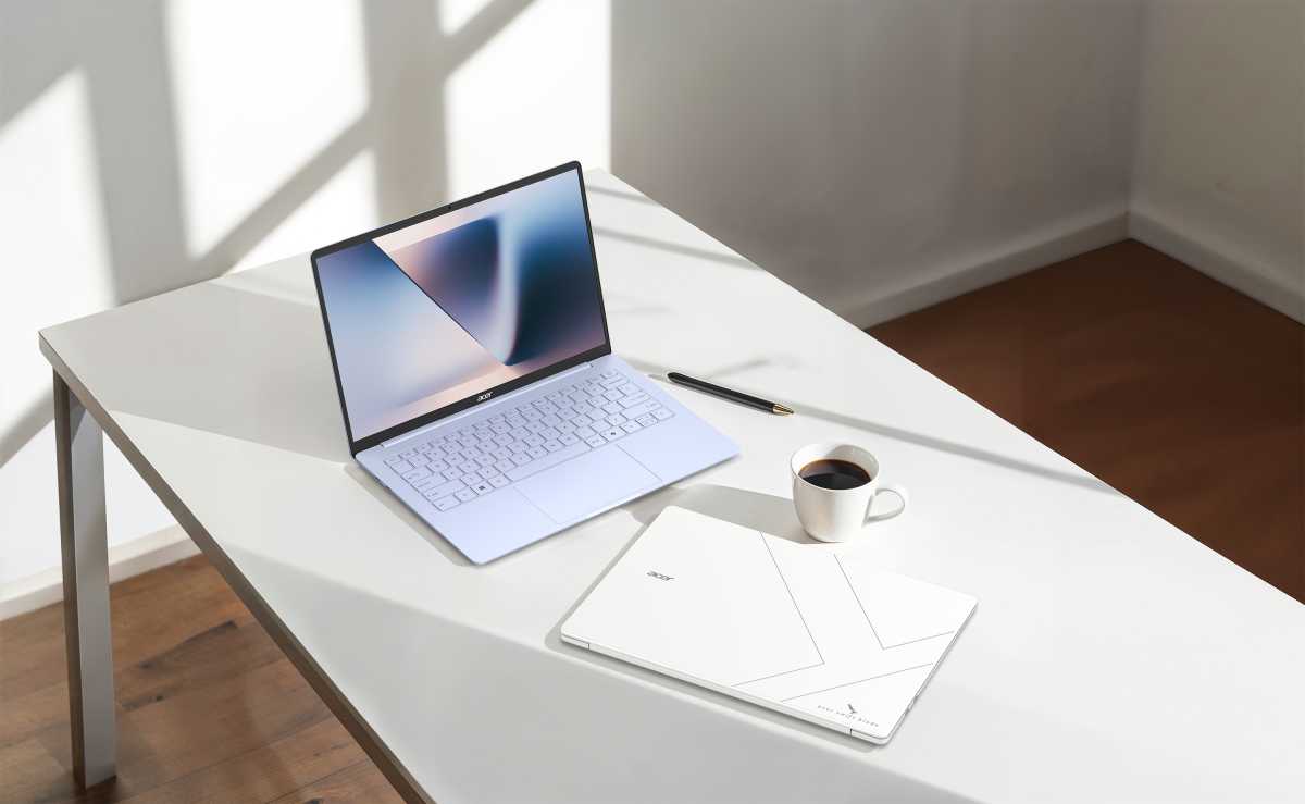 Acer Swift Blade 14 SFB14 53CF Lifestyle 02