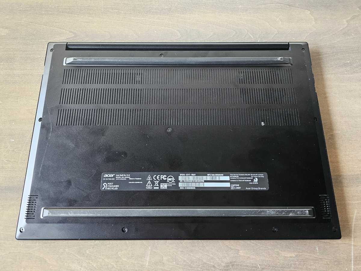 Acer Swift Go 16 AI underside