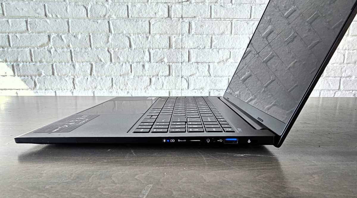 Acer Swift Go 16 Ai right side