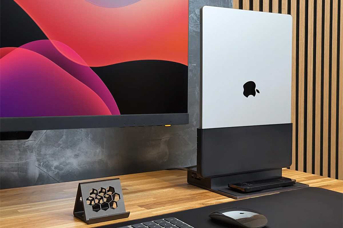 Brydge ProDock desk screen