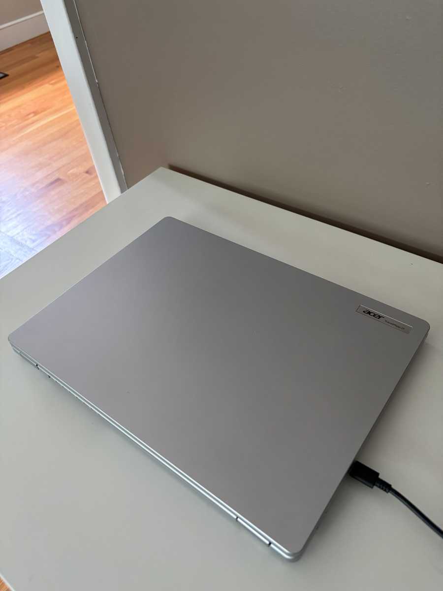 Acer TravelMate P2 14 design
