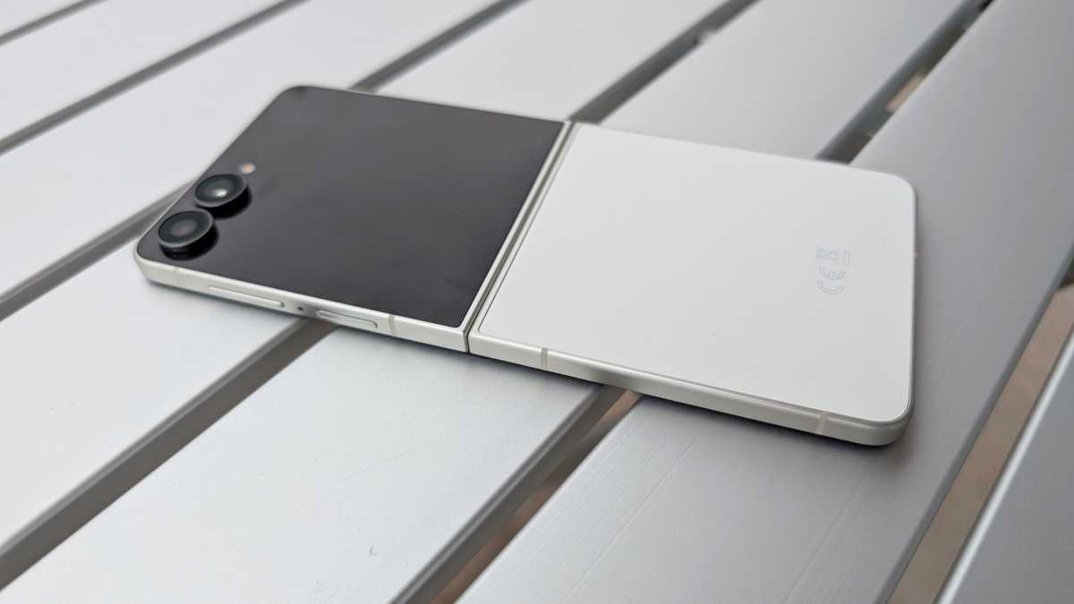 Samsung Galaxy Z Flip8 baksida