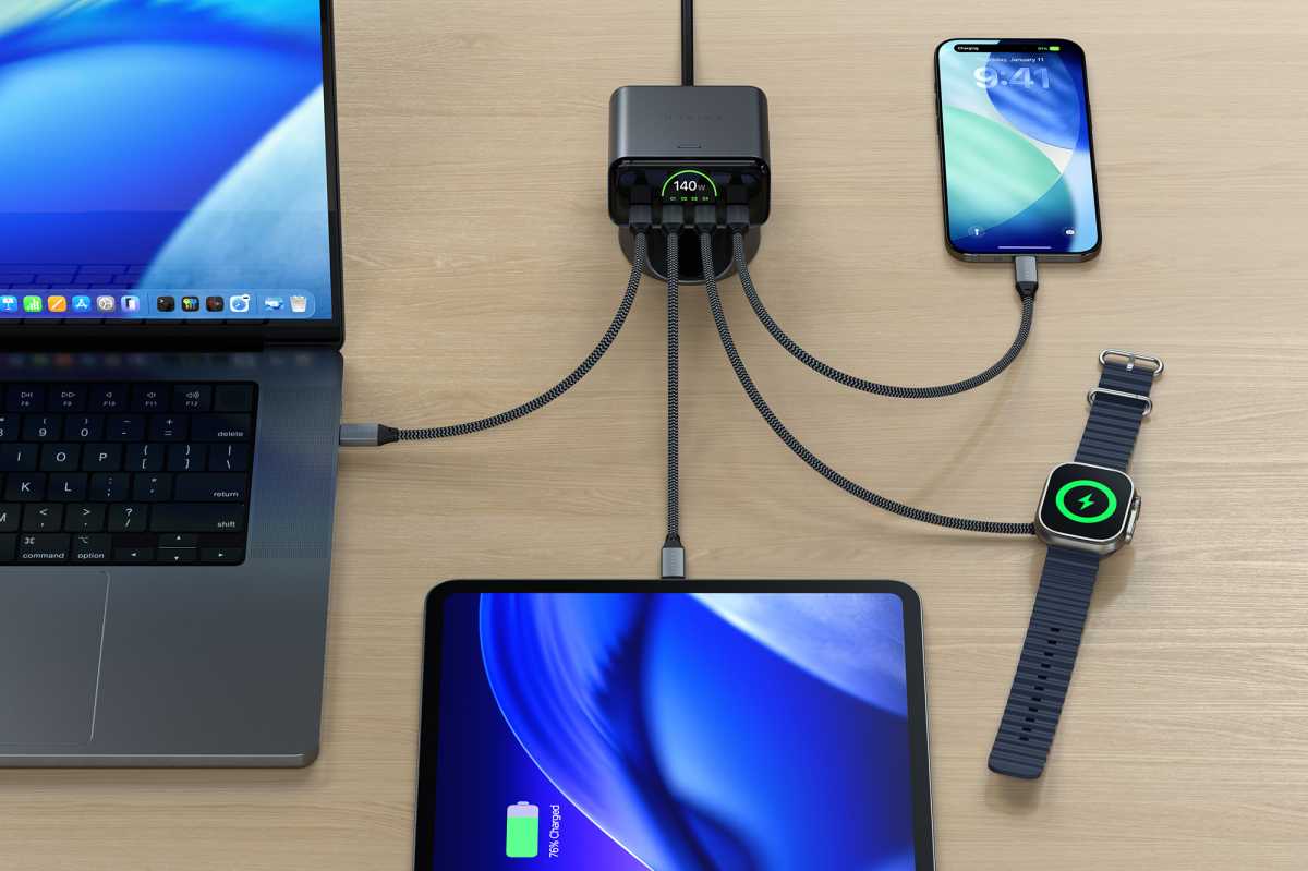 Satechi ChargeView 140W Desk charge 1