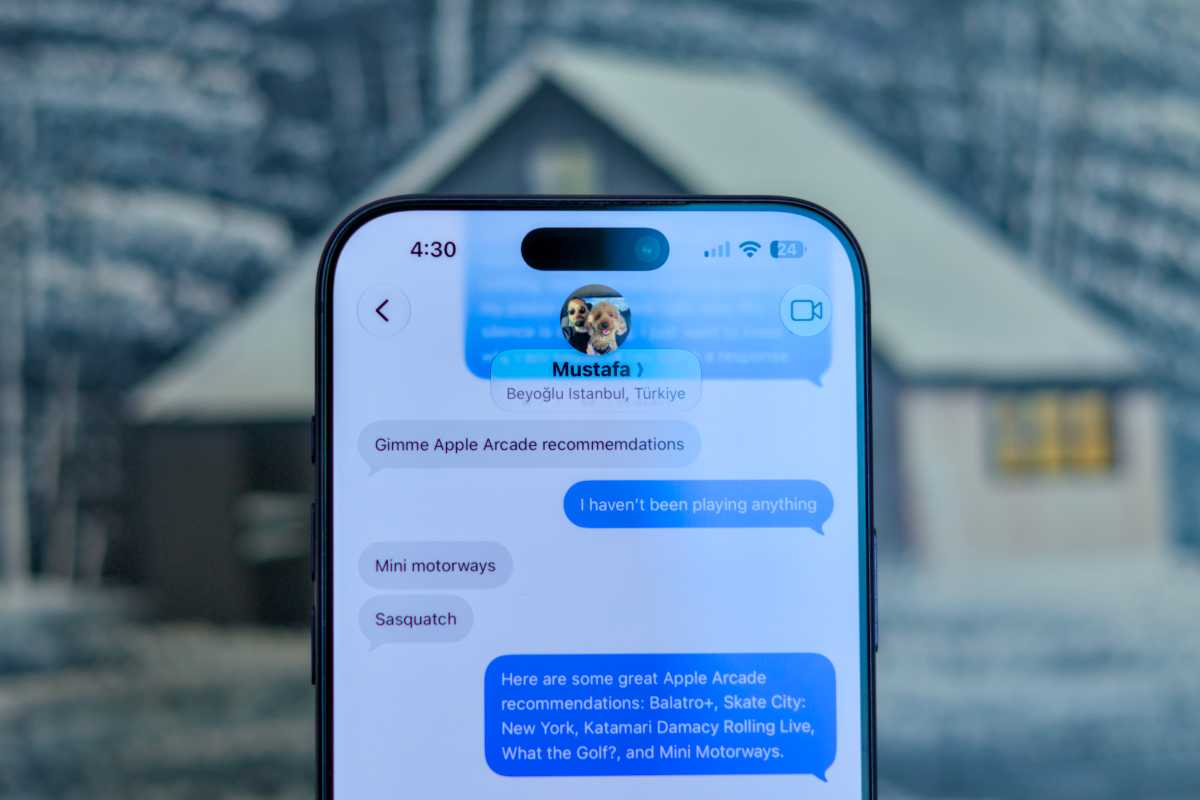 Siri AI replying to an iMessage on iPhone