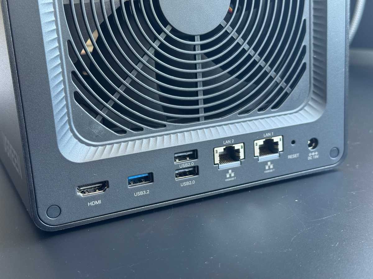 Test Ugreen NAS DXP4800GT Anschl sse hinten