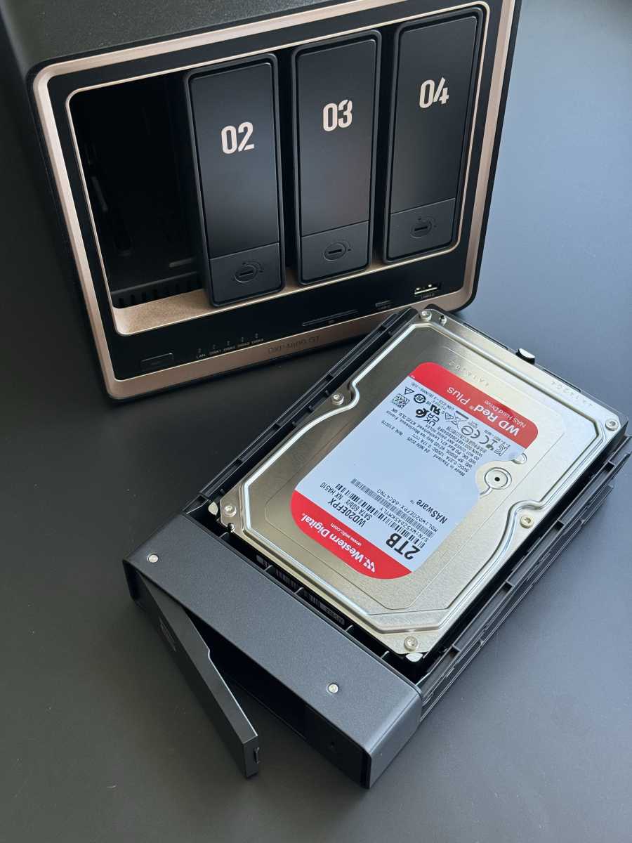 Test Ugreen NAS DXP4800GT eine Platte im Einschub