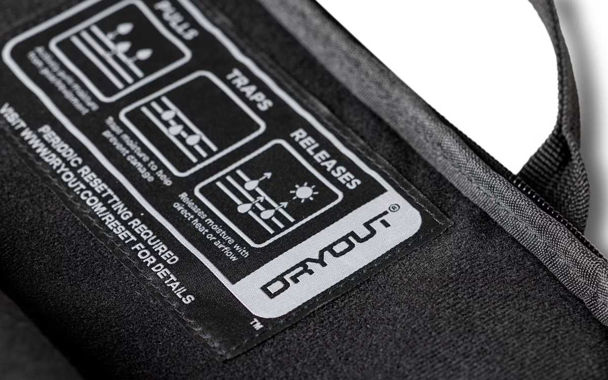 UAG DRYOUT 16inch Ultimate Laptop Sleeve instructions