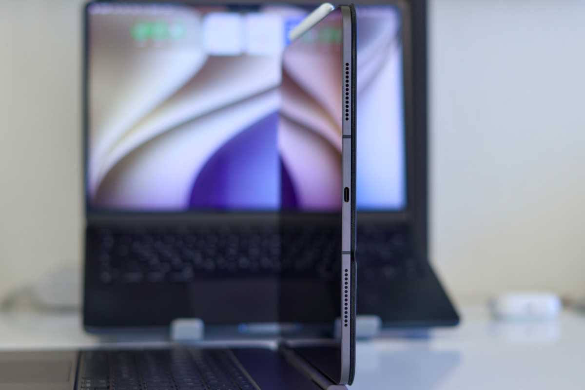 iPad Pro M4 USB C port