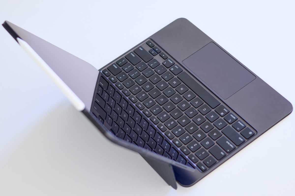 iPad Pro M4 with Magic Keyboard