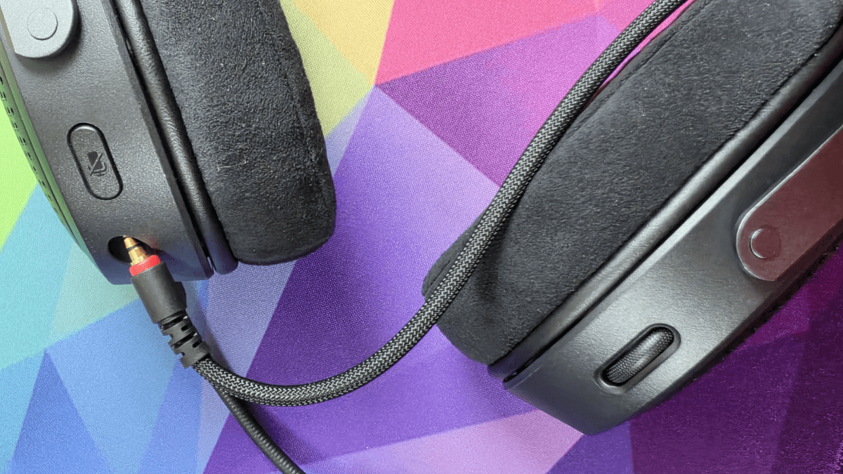 HyperX Cloud Alpha Air headset closeup cable