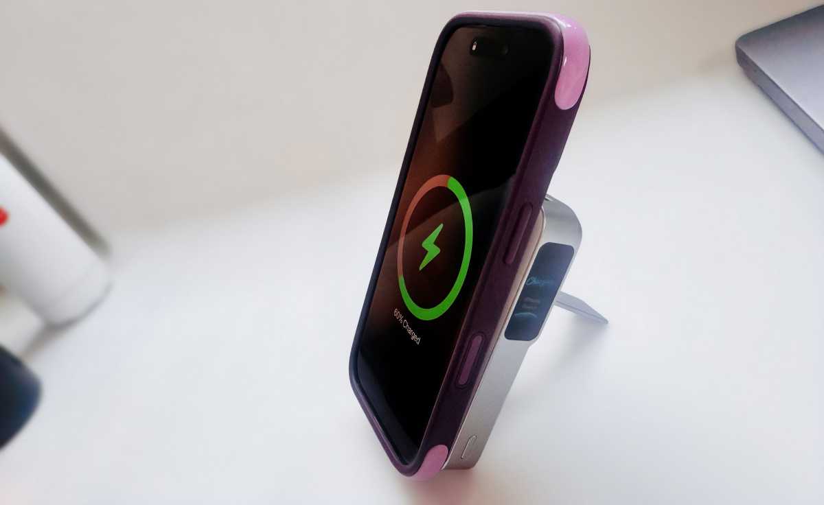 Anker MagGo Power Bank 2 Pro stand portrait