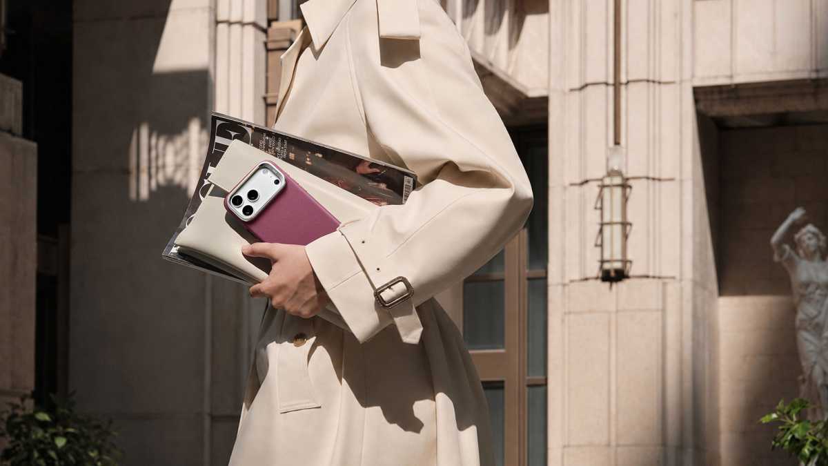 ESR Atelier Vegan Leather Magnetic Case with Flex Stand 2