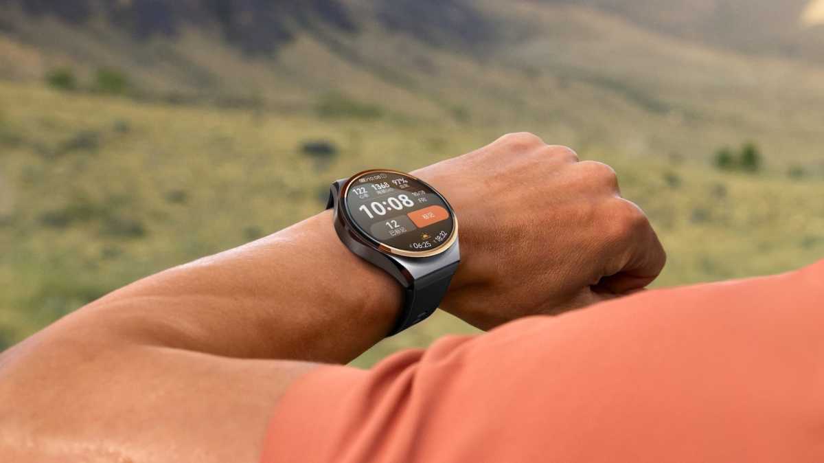 Huawei Watch 6 outdoors