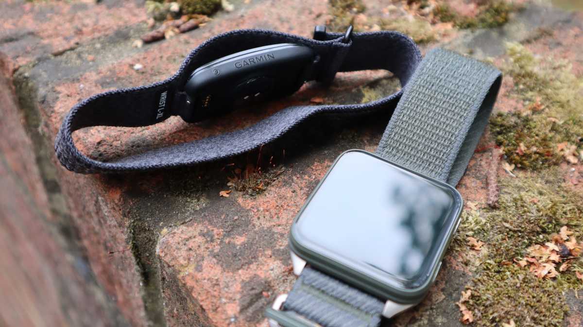 Garmin Cirqa next to the Garmin Venu X1