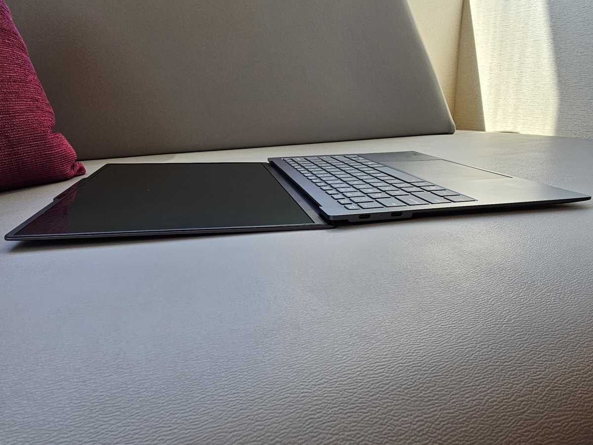Lenovo ThinkBook AeroBlade concept flat