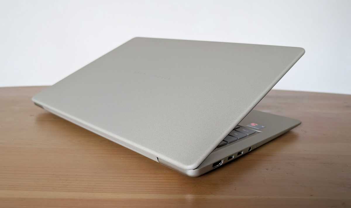 Asus Zenbook 14 baksida