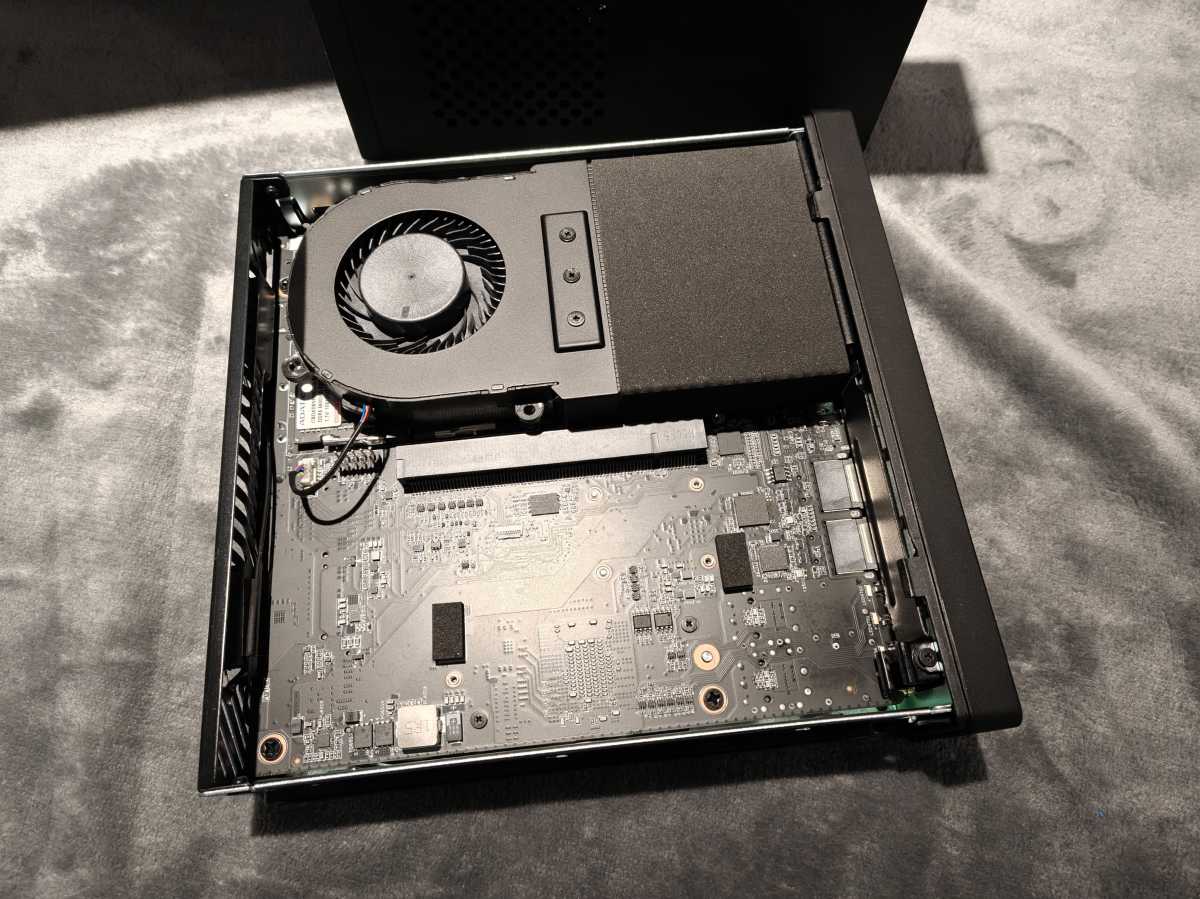 Test Minisforum MS 03 Chassis offen 2