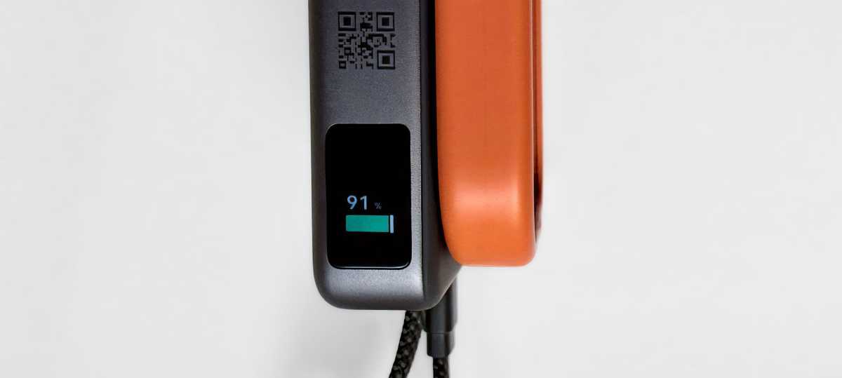 Ugreen MagFlow Pro Power Bank display