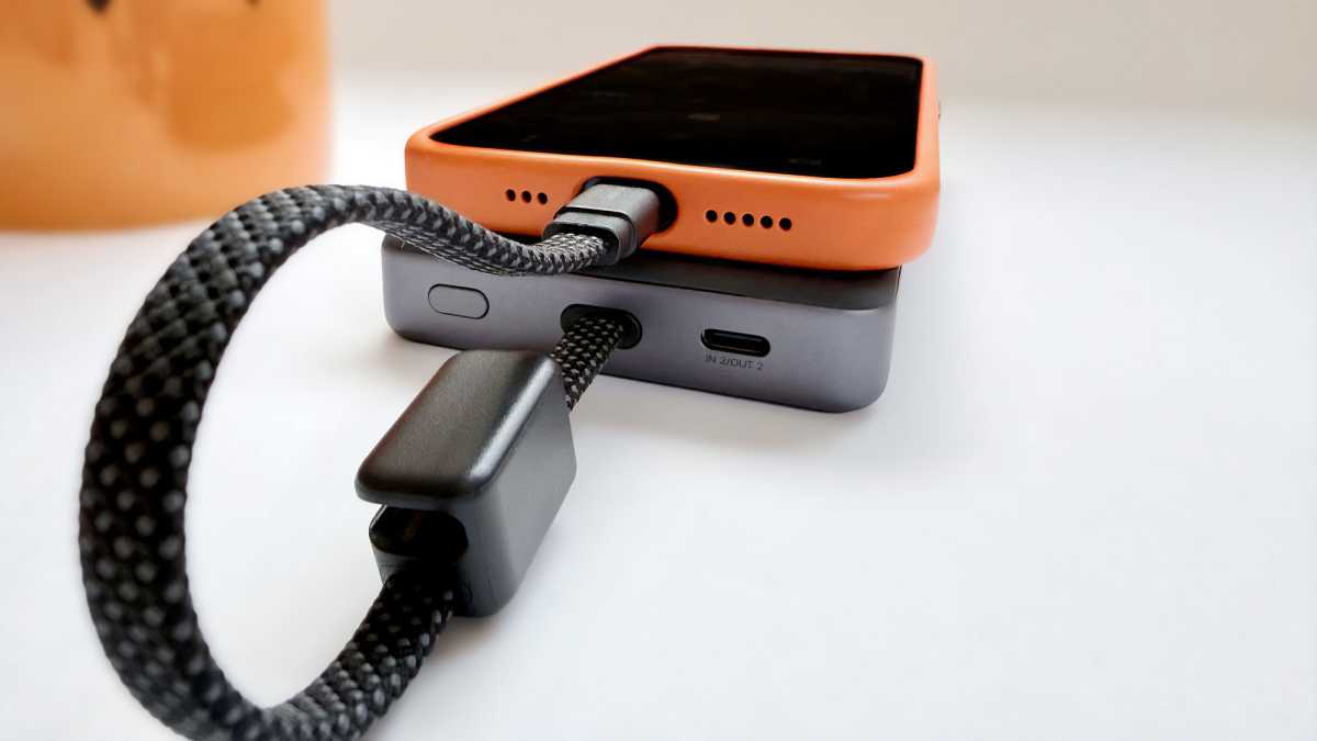 Ugreen MagFlow Pro Power Bank ports