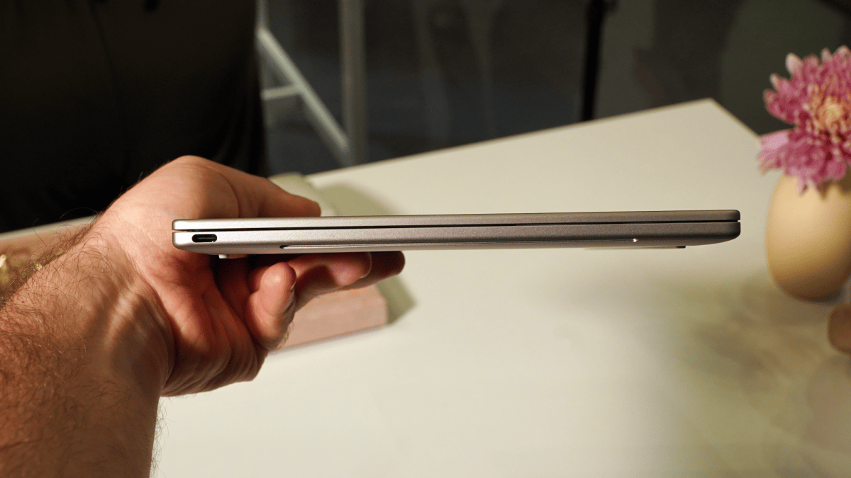 Dell XPS Googlebook from the side