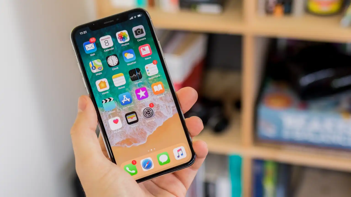 Слухи об iPhone 20: дизайн к 20-летию и возможный отказ от iPhone 19 — иллюстрация 3 к материалу Слухи об iPhone 20: дизайн к 20-летию и возможный отказ от iPhone 19 — иллюстрация 3 к материалу