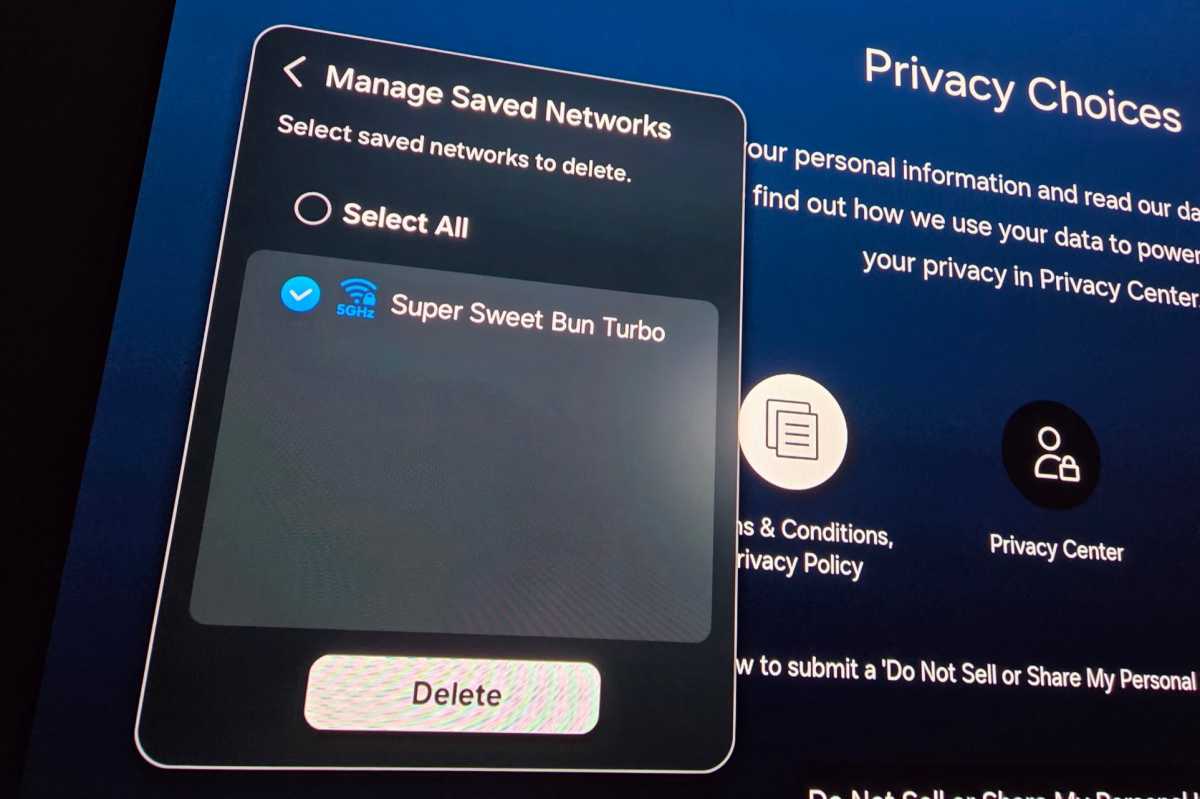 Deleting a Wi-Fi network on a Samsung TV.