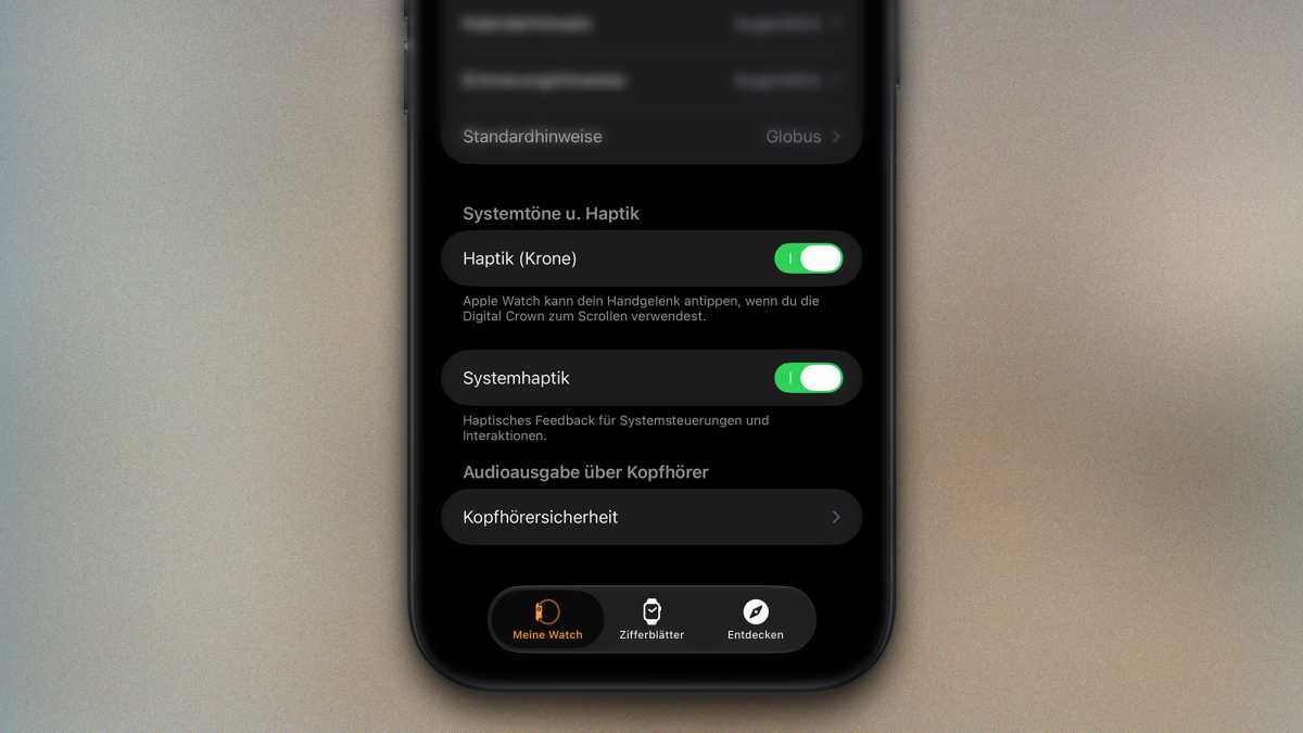 Abbildung eines iPhones mit den Vibrationseinstellungen der Apple Watch