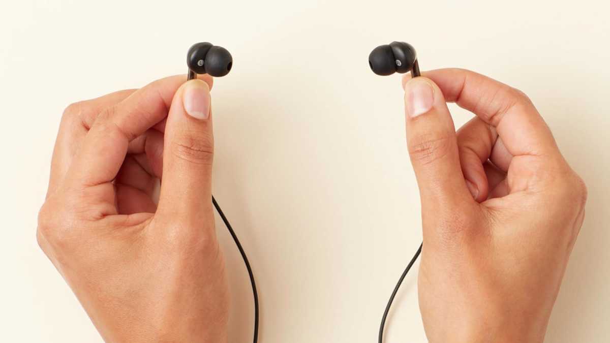 Amazon Basics Wired Microphone Earbuds