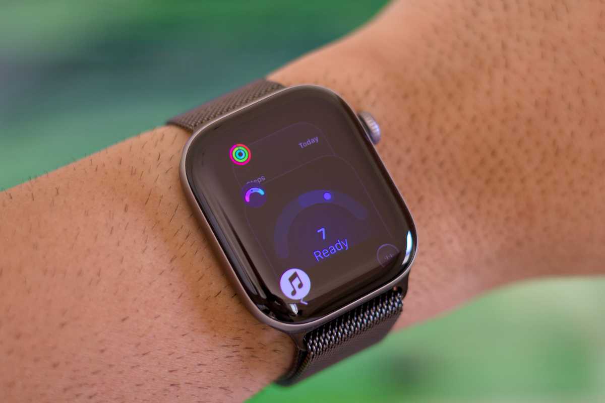 App Switcher on Apple Watch running watchOS 27.2
