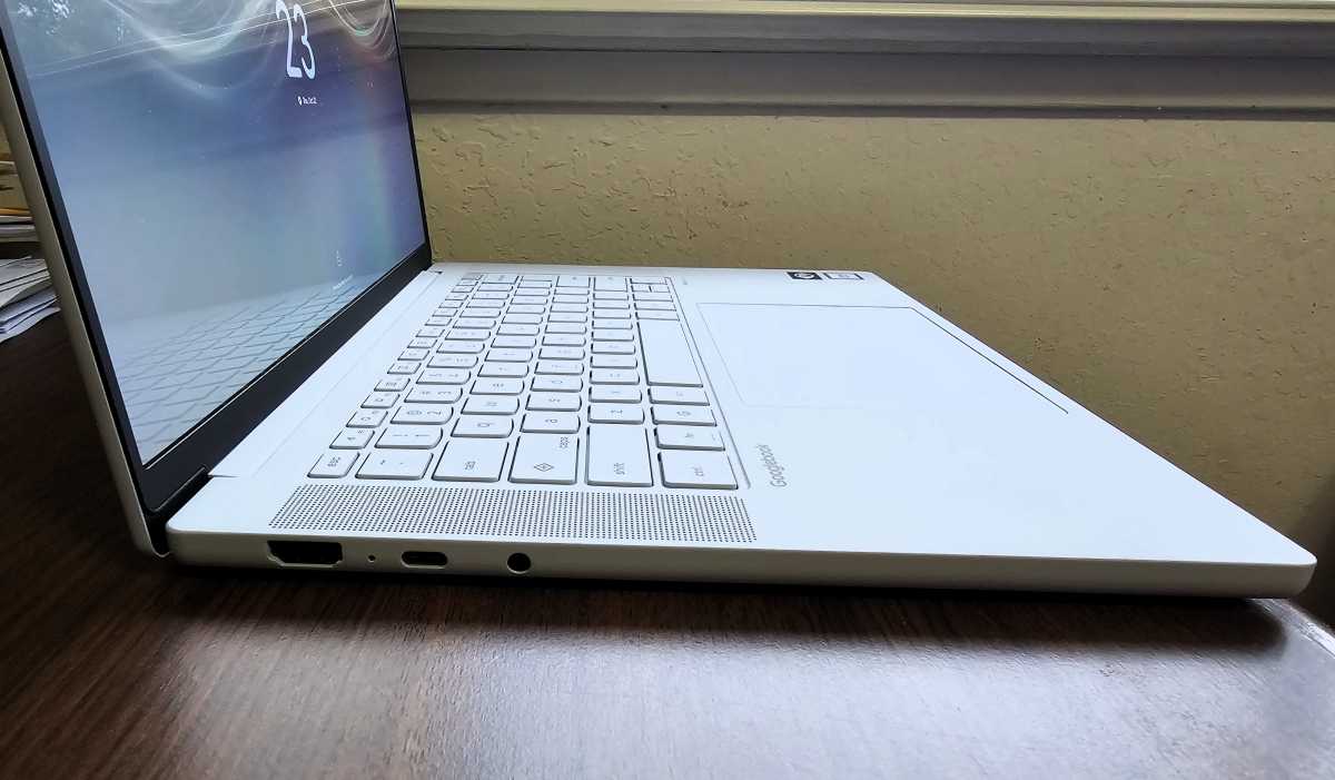 Lenovo Googlebook 15 left side
