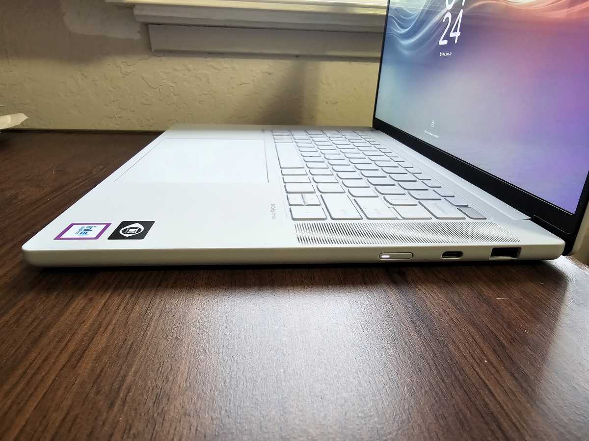 Lenovo Googlebook 15 right side