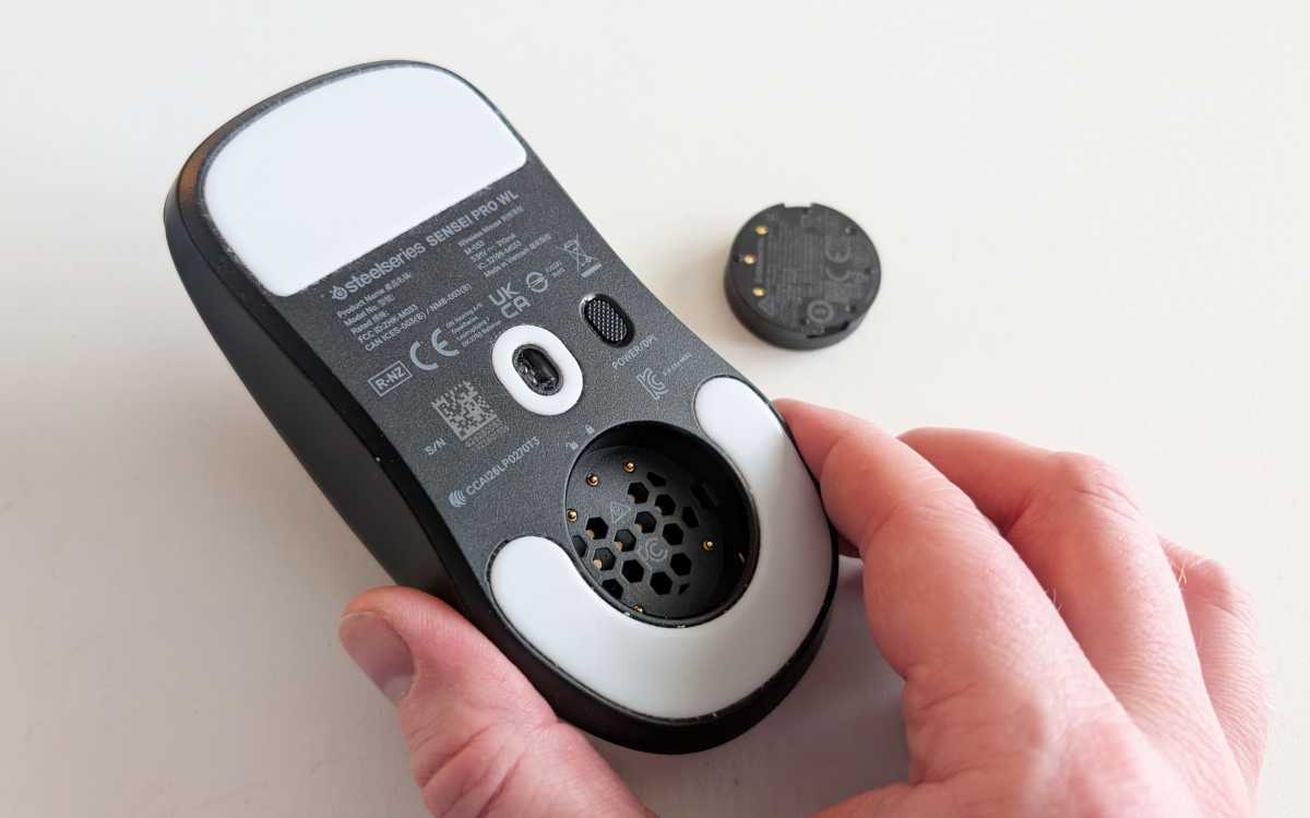 Steelseries Sensei Pro undersida