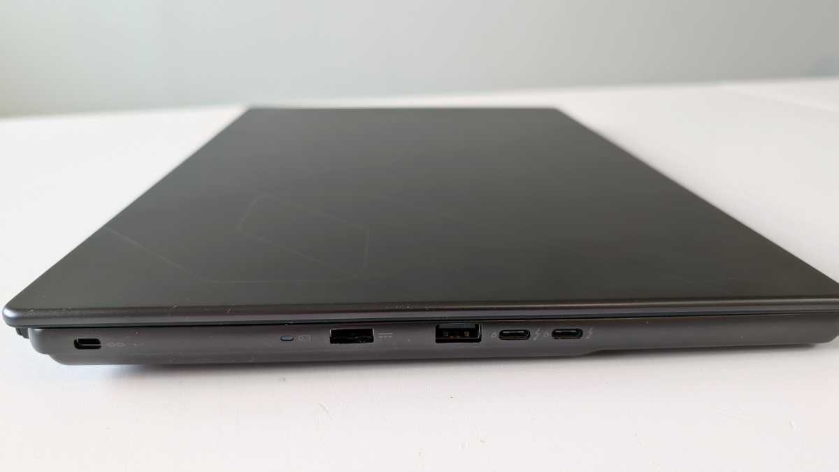 MSI Stealth 16 AI sida